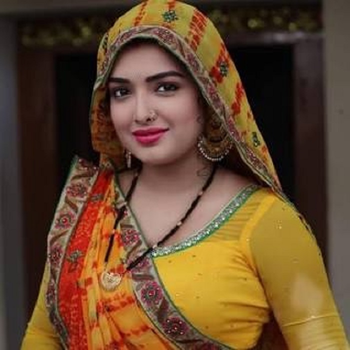 Amrapali Dubey Biography in Hindi