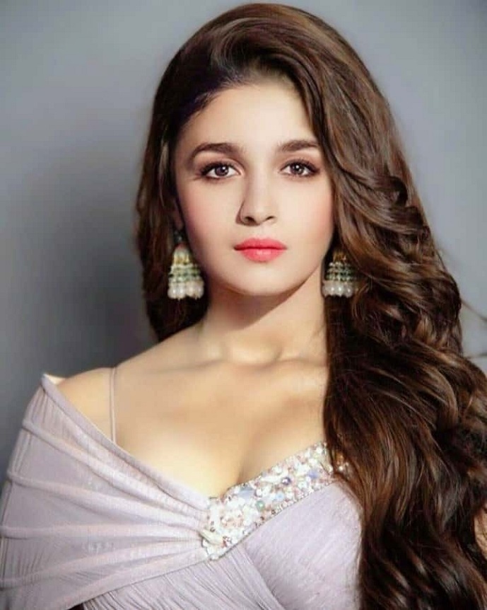  Alia Bhatt Biography in Hindi