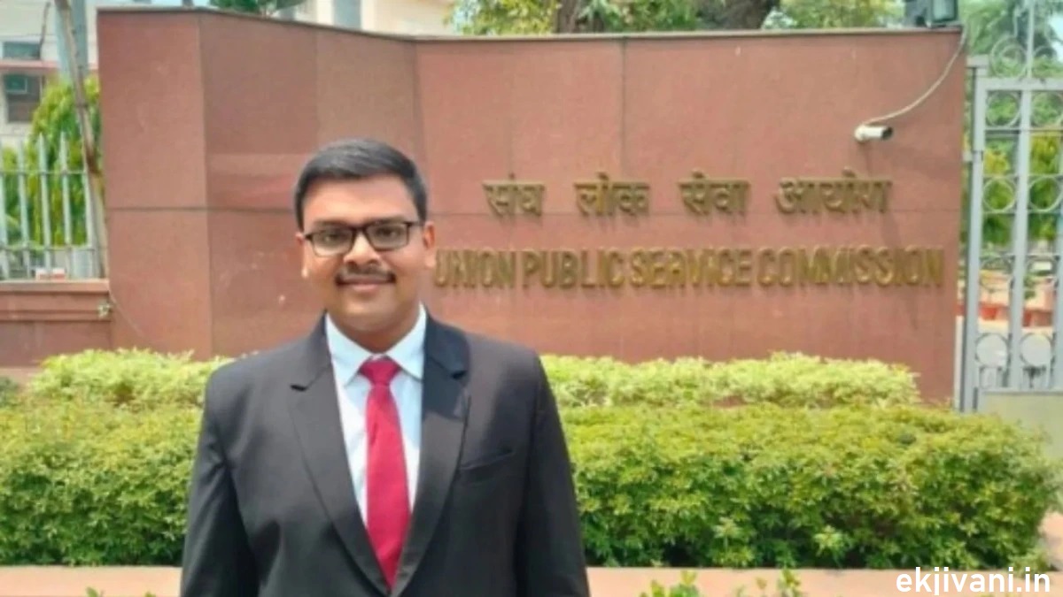 IAS Aditya Srivastava Biography in Hindi