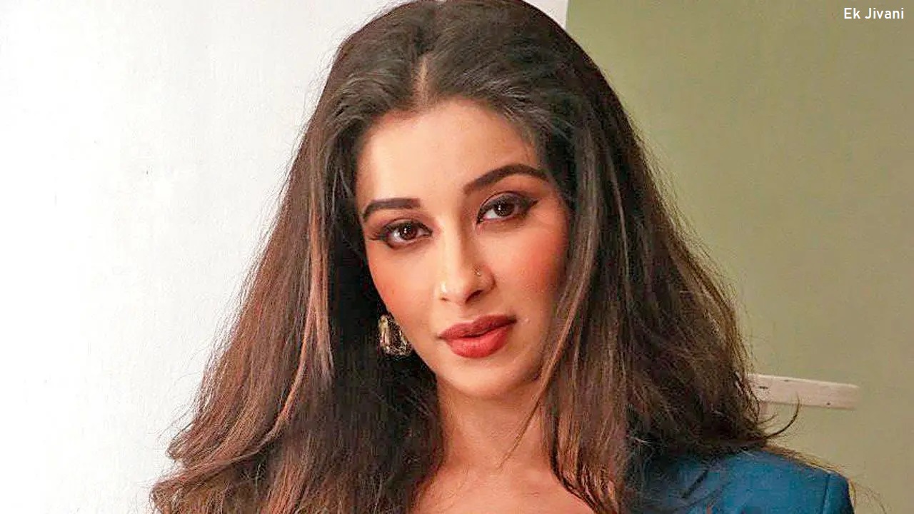 Nyra Banerjee Biography In Hindi